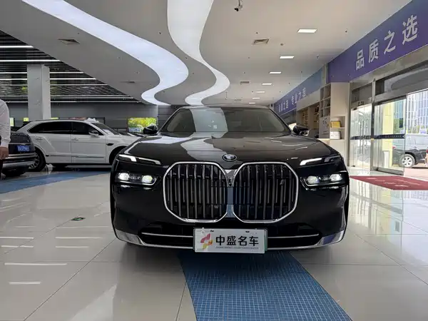BMW i7 2025