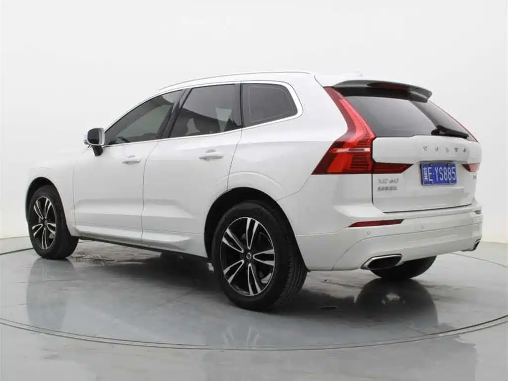 Volvo XC60 2019 — фото 13