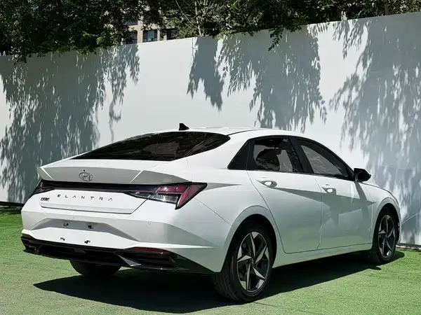 Hyundai Elantra 2023