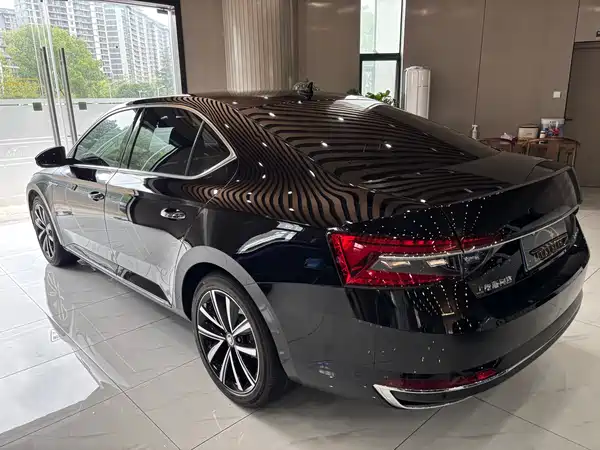 Skoda Superb 2025