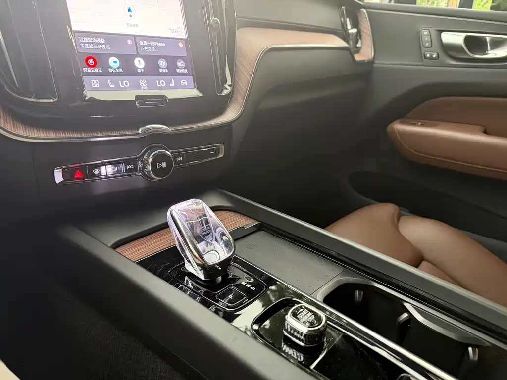 Volvo XC60 2023 — фото 18
