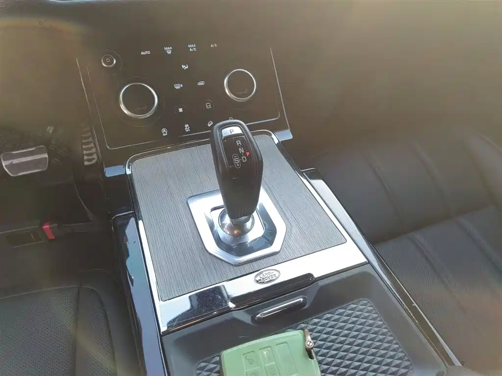 Land Rover Evoque 2022 — фото 11