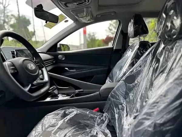 Hyundai Elantra 2024