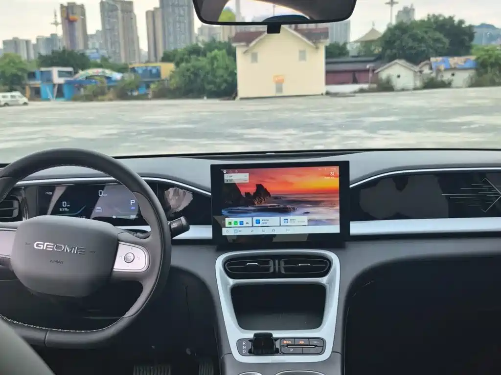 Geely Galaxy Starwish 2025 — фото 10