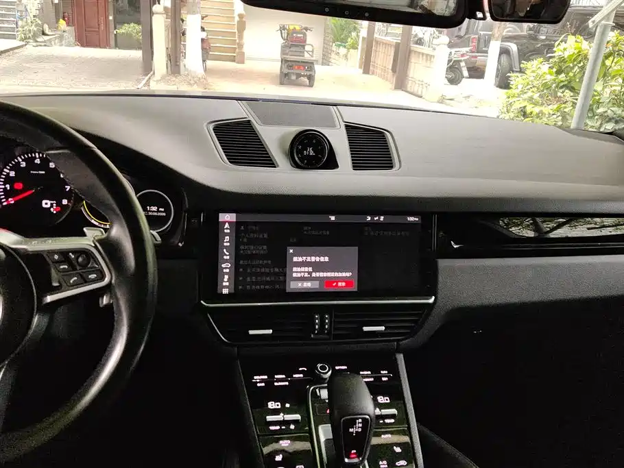 Porsche Cayenne 2018 — фото 13