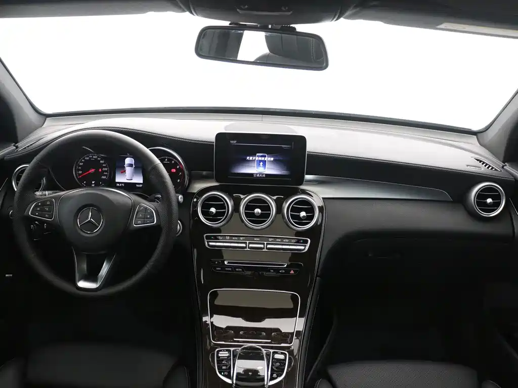Mercedes-Benz GLC 2017 — фото 8