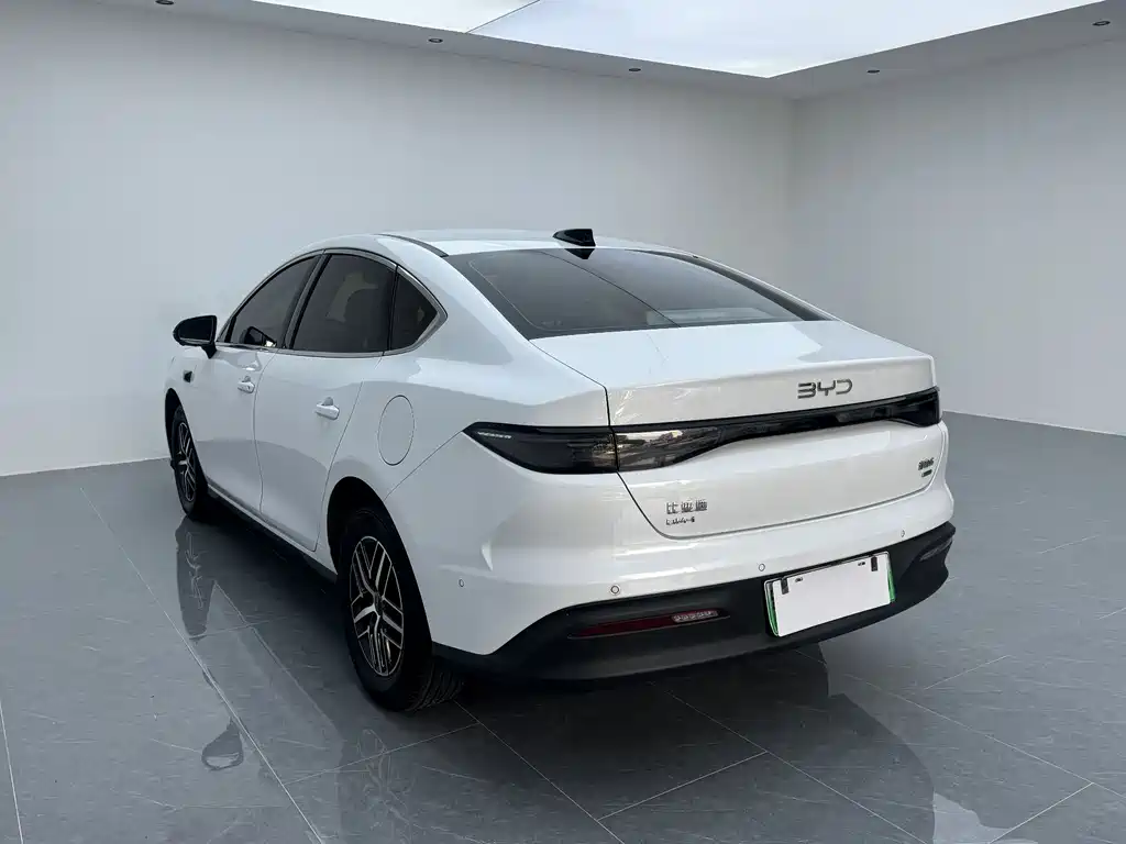 BYD Seal 05 DM-i 2025 — фото 20