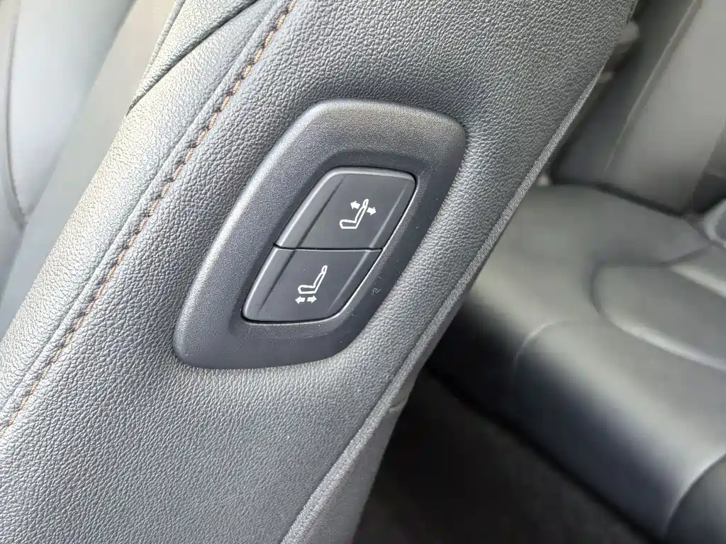 Toyota Camry 2023 — фото 25