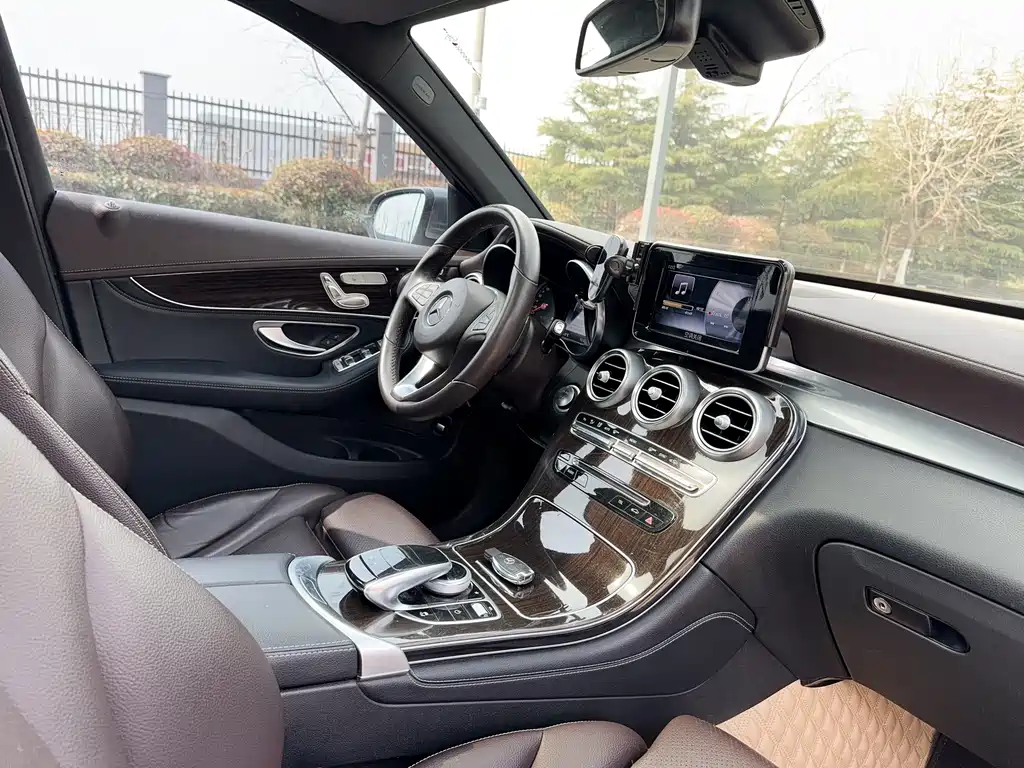 Mercedes-Benz GLC 2017 — фото 25