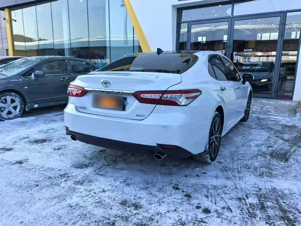 Toyota Camry 2023 — фото 10