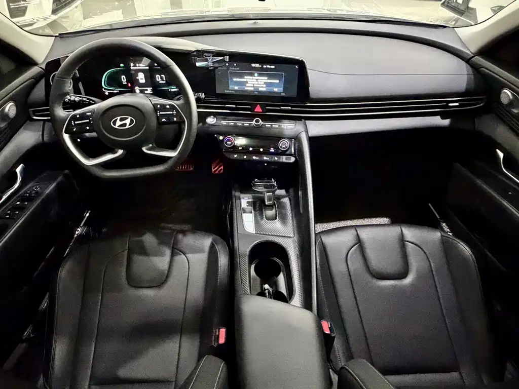 Hyundai Elantra 2023