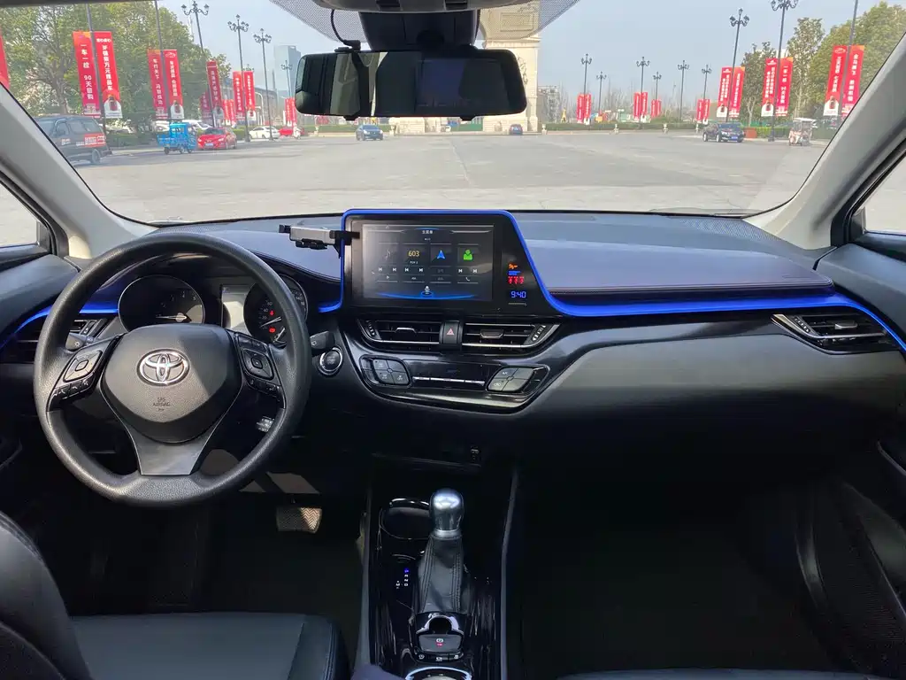 Toyota C-HR 2021 — фото 18