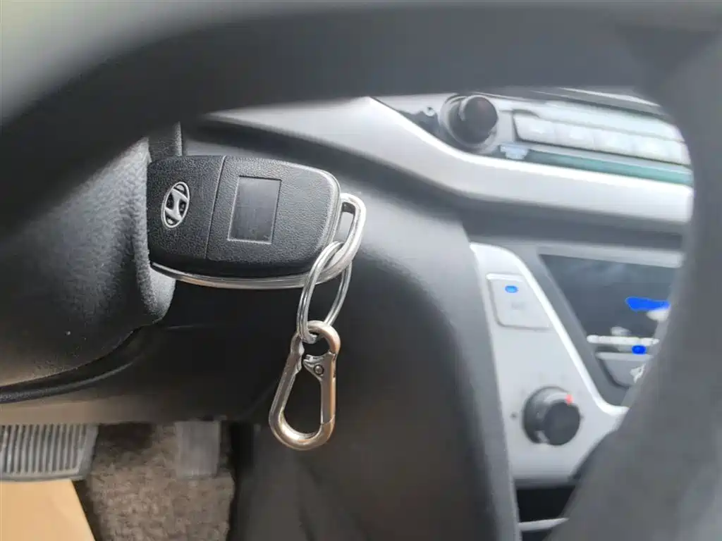 Hyundai Elantra 2016 — фото 9