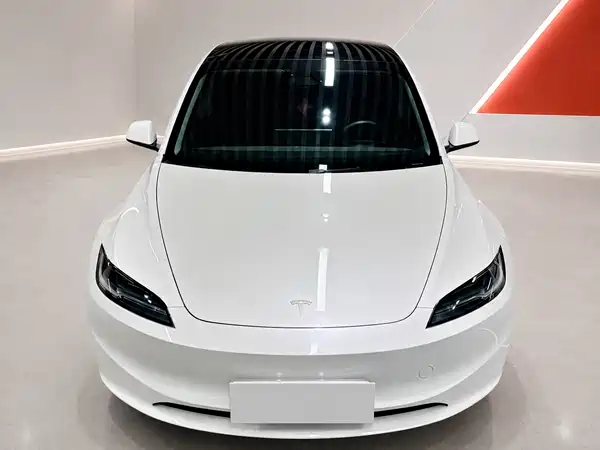 Tesla Model 3 2024