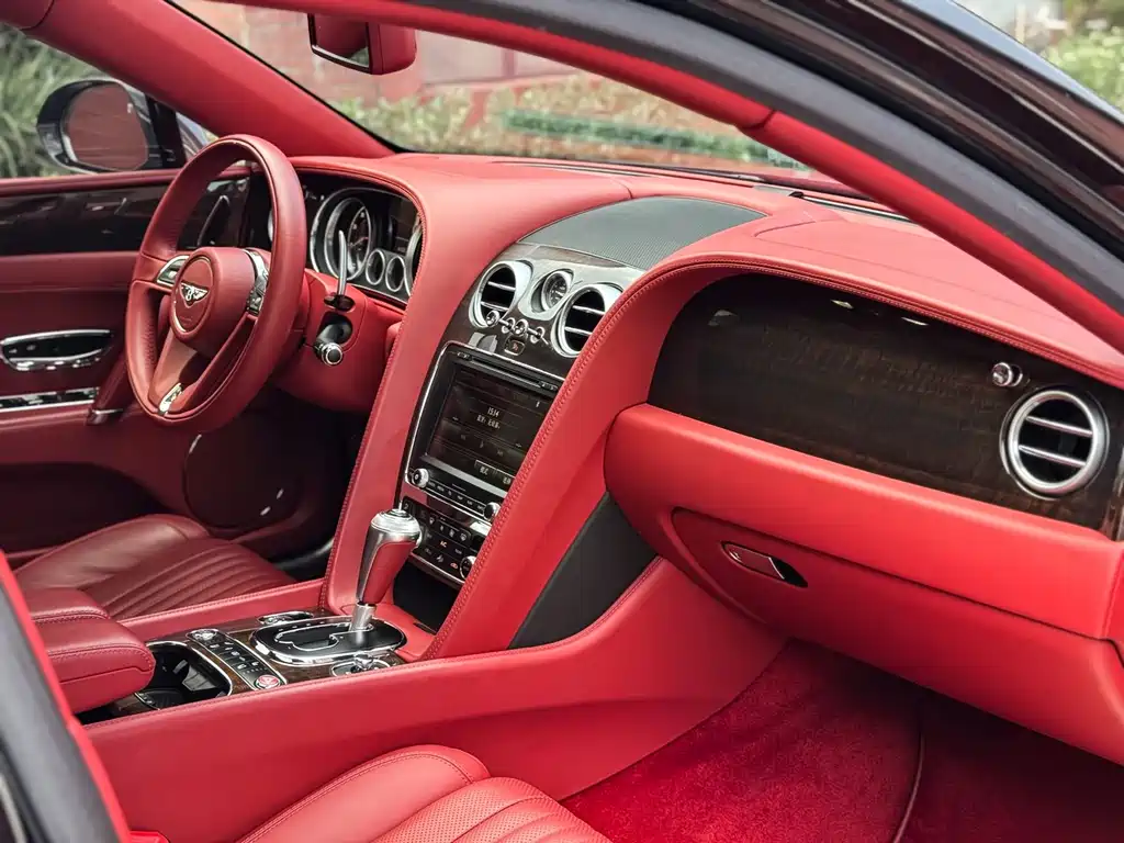 Bentley Flying Spur 2018 — фото 9