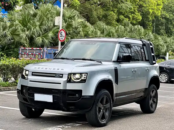 Land Rover Defender 2023