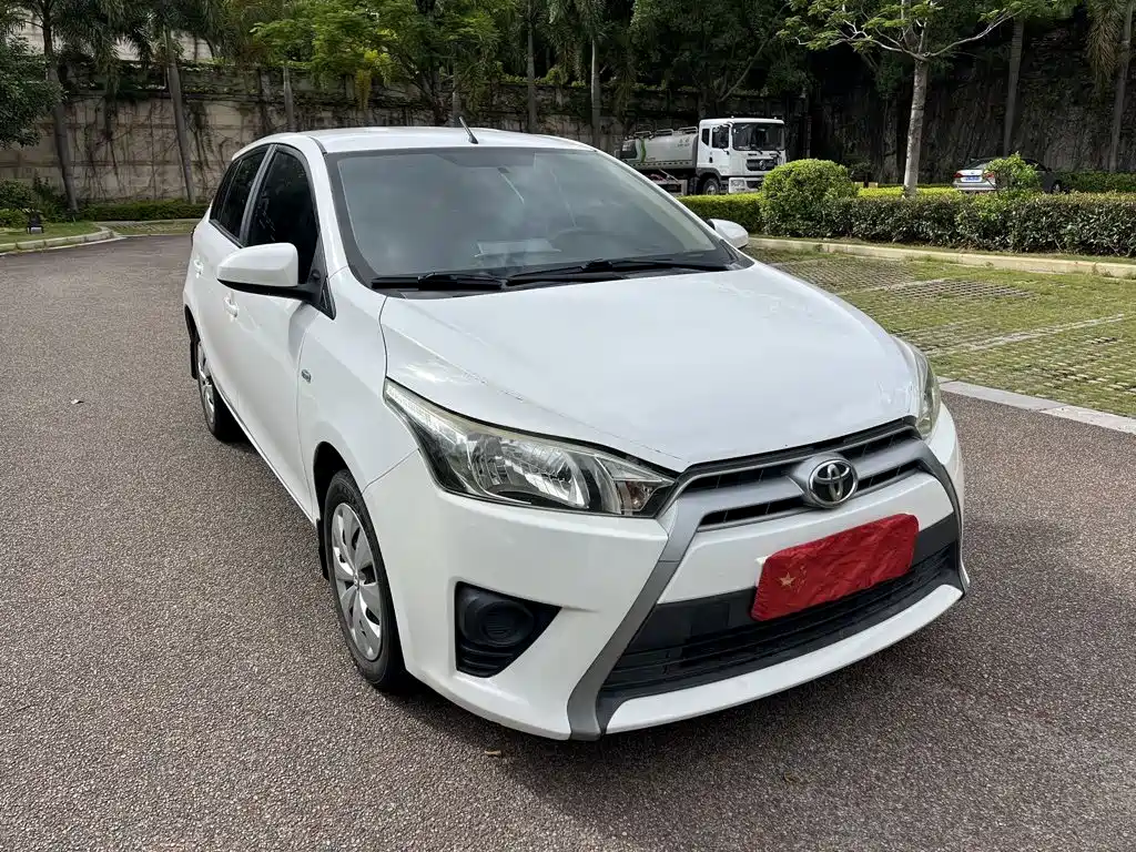 Toyota Yaris L 2015