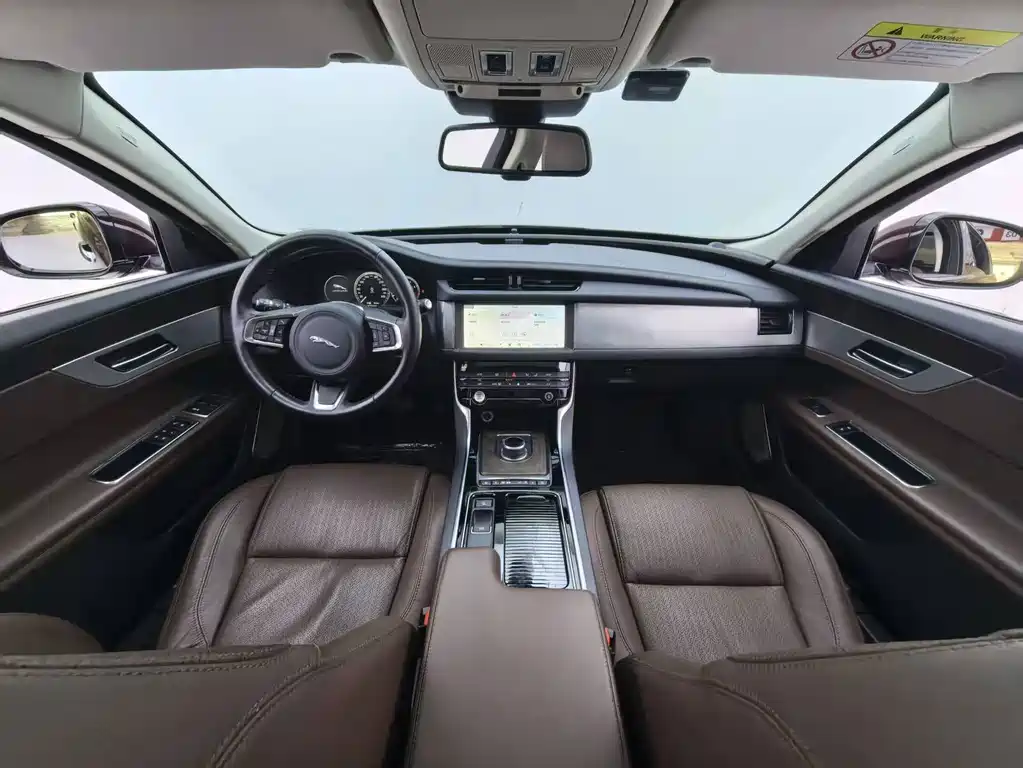 Jaguar XFL 2021 — фото 13