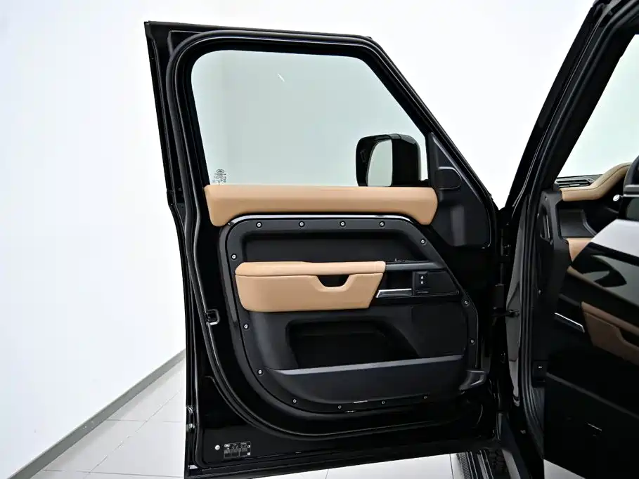 Land Rover Defender 2024 — фото 21