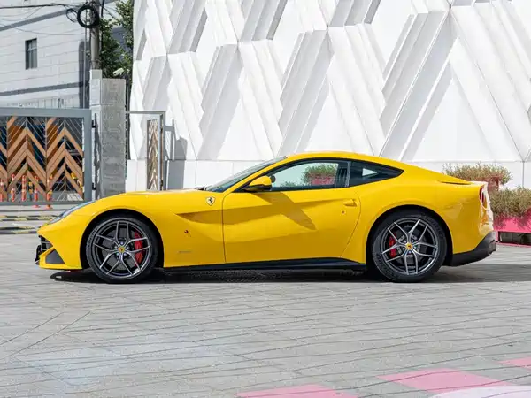 Ferrari F12berlinetta 2015