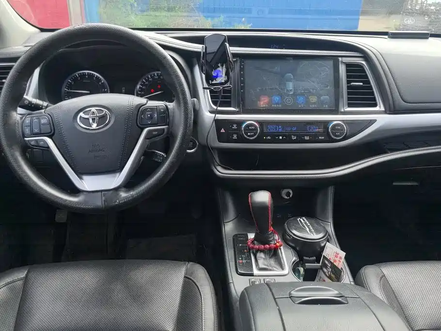 Toyota Highlander 2018 — фото 12