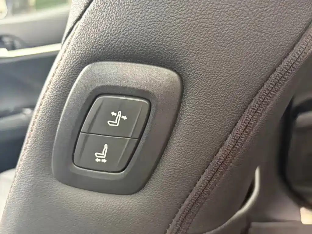 Toyota Camry 2019 — фото 11