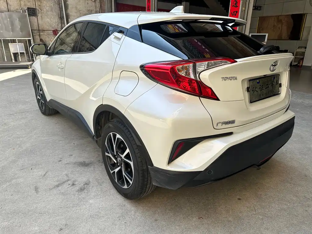 Toyota C-HR 2019 — фото 5