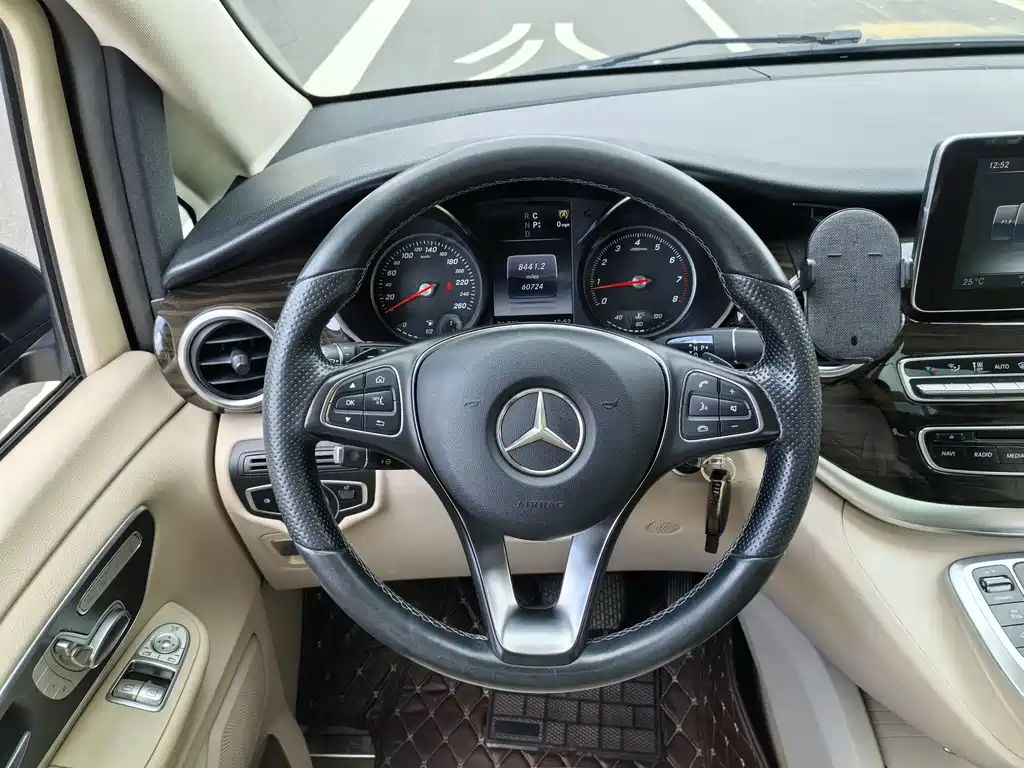 Mercedes-Benz V-Class 2018 — фото 9