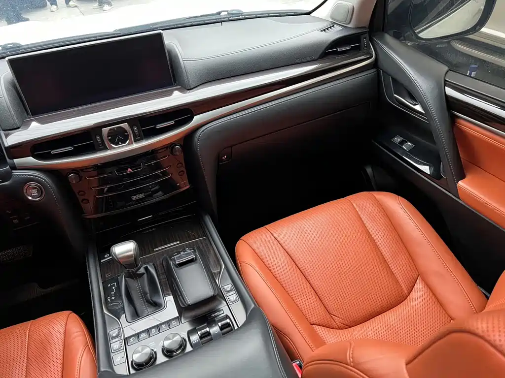 Lexus LX 2019 — фото 14