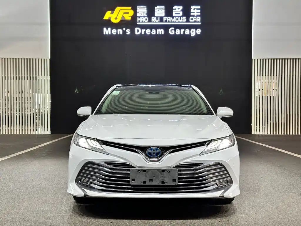 Toyota Camry 2020 — фото 2