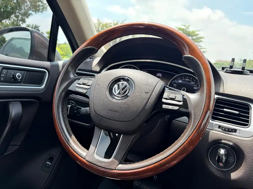 Volkswagen Touareg 2013 — фото 15