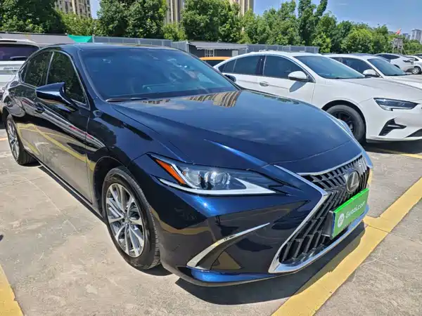 Lexus ES 2024