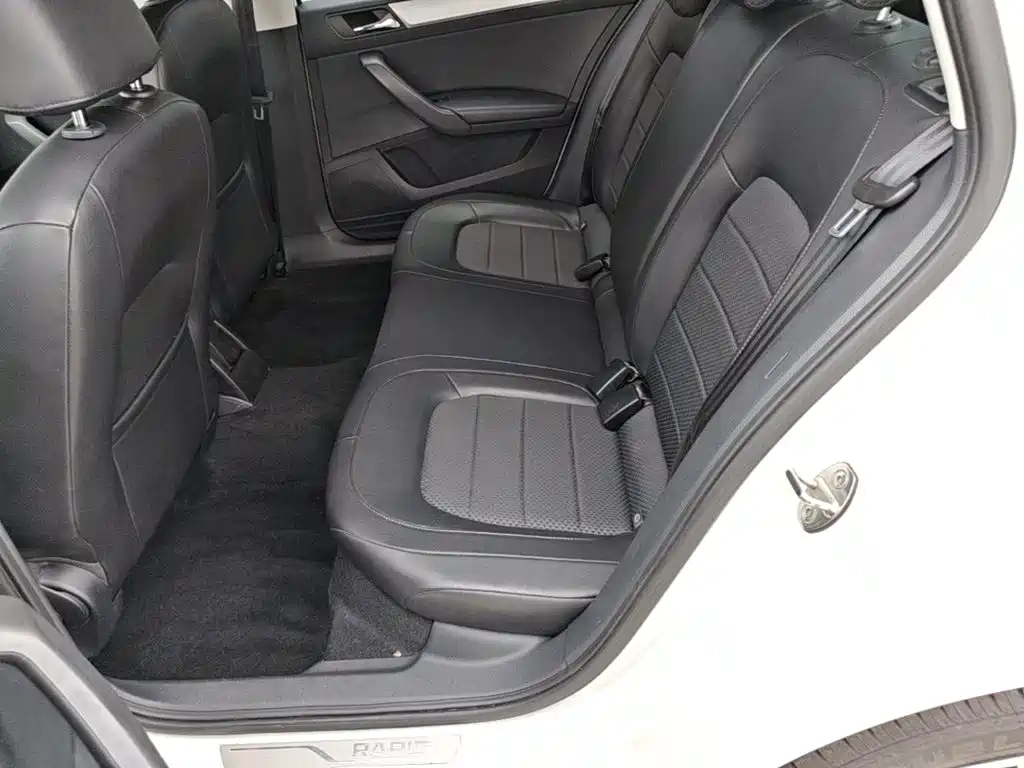 Skoda Rapid Spaceback 2015 — фото 17
