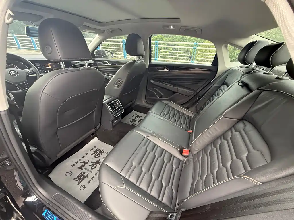 Volkswagen Passat 2019 — фото 11