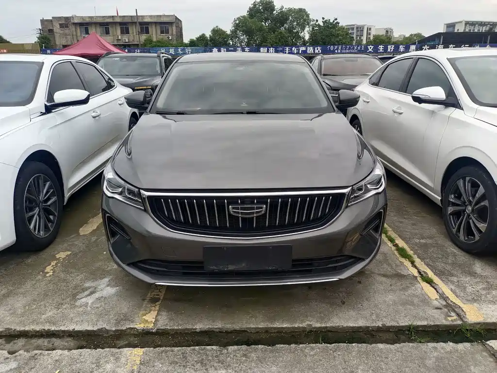 Geely Emgrand 2023