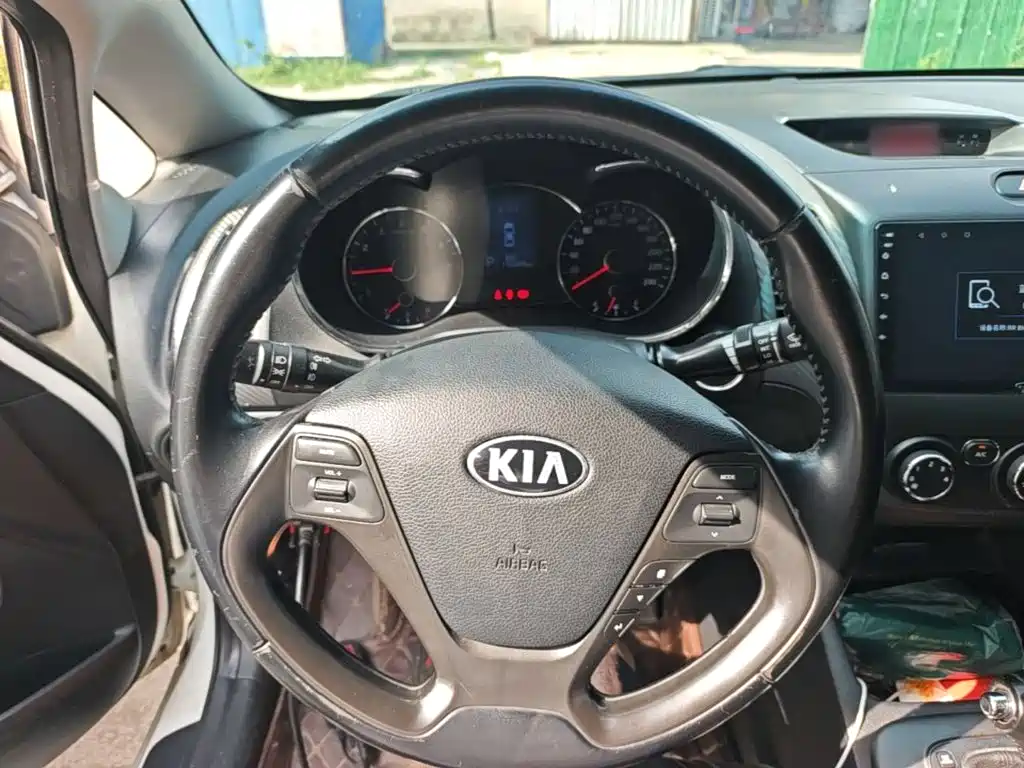 Kia K3 2014 — фото 11