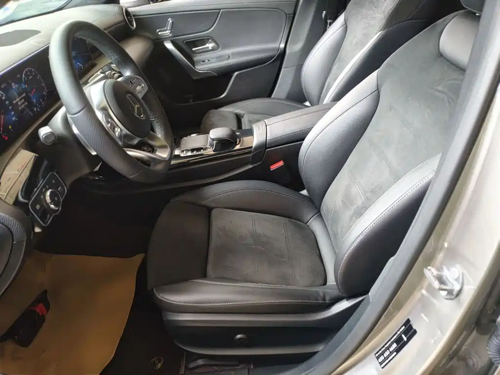 Mercedes-Benz A-Class 2019 — фото 15