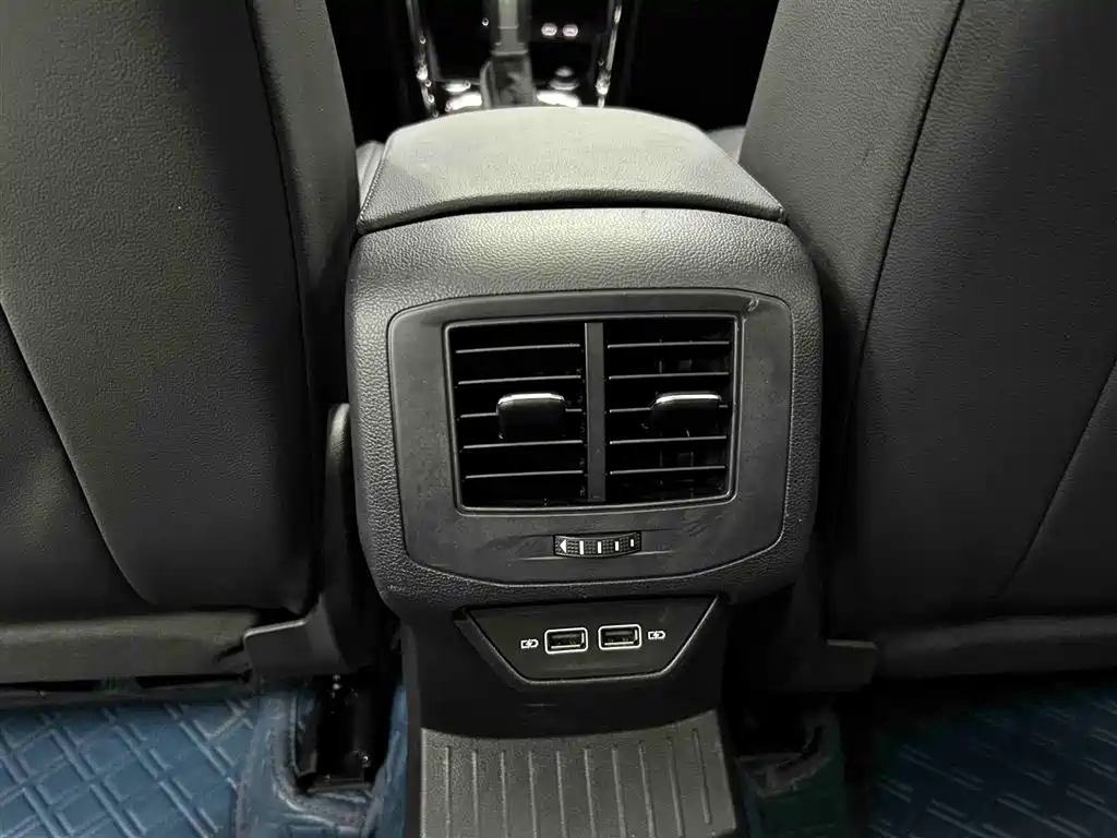 Volkswagen T-Roc 2023 — фото 15