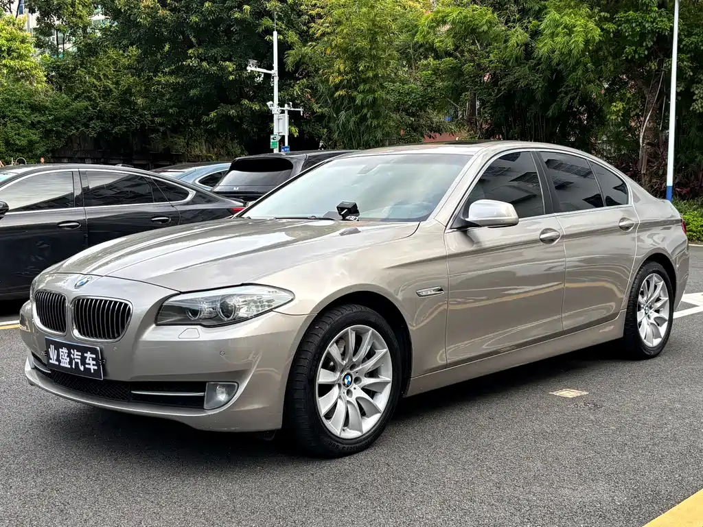 BMW 5 Series 2012 — фото 1