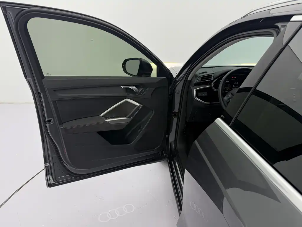 Audi Q3 2023 — фото 19