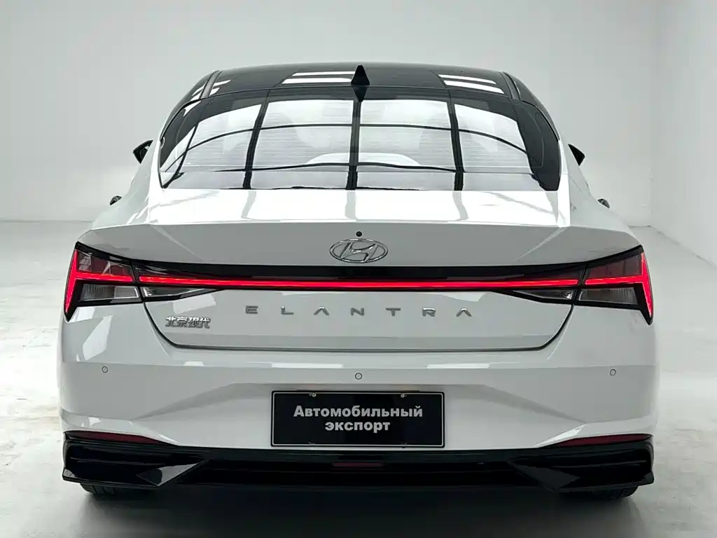 Hyundai Elantra 2022 — фото 18