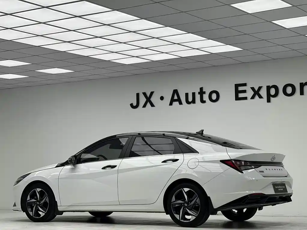 Hyundai Elantra 2022