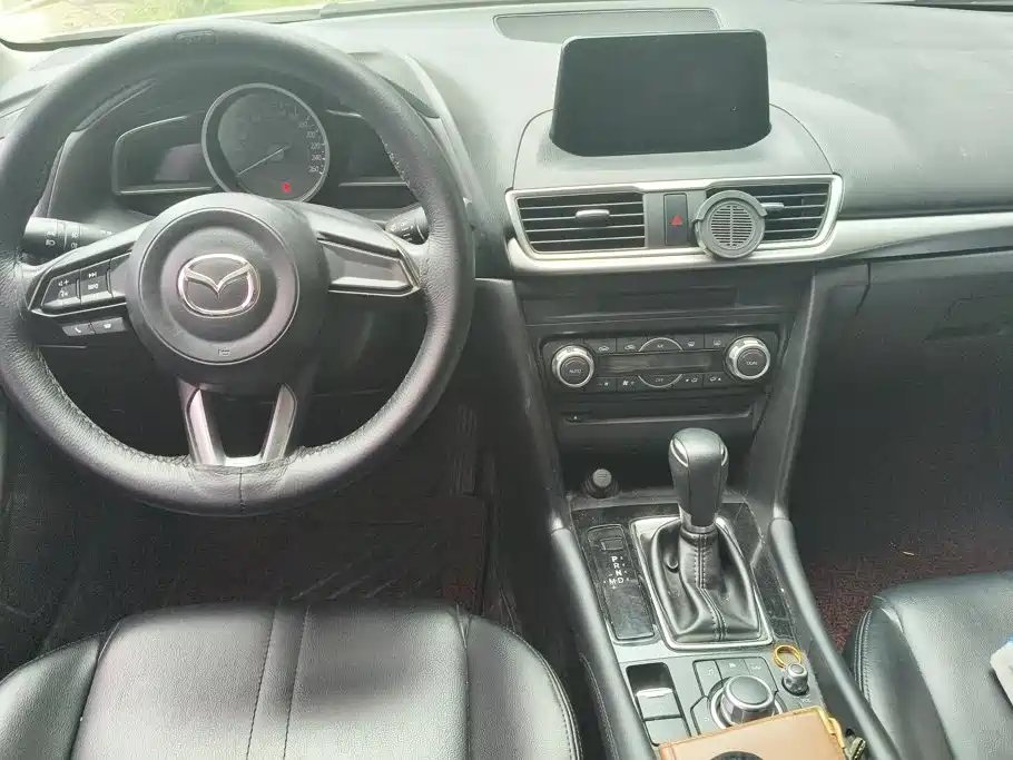 Mazda 3 Axela 2019 — фото 12