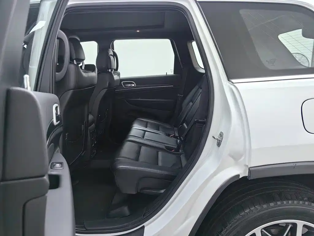Jeep Grand Cherokee 2022 — фото 15