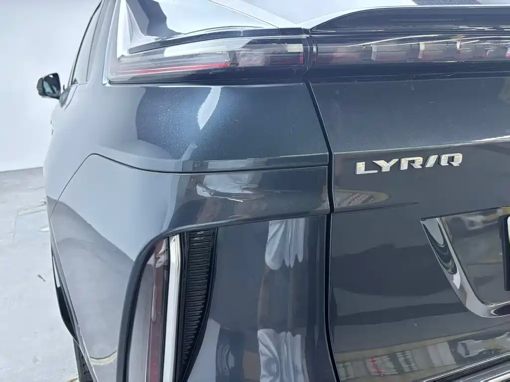 Cadillac Lyriq 2025 — фото 16