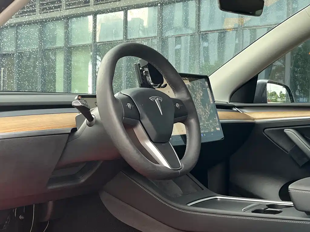 Tesla Model Y 2021 — фото 10