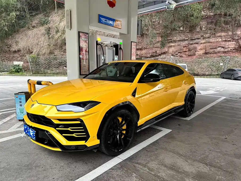 Lamborghini Urus 2022 — фото 1