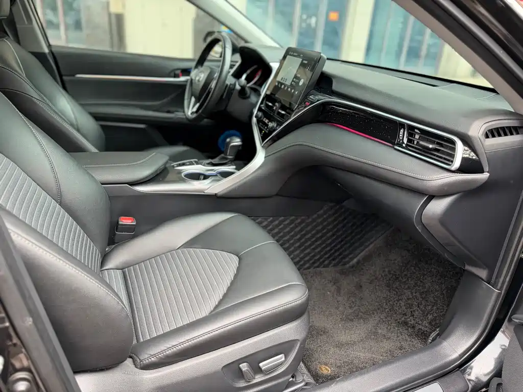 Toyota Camry 2023 — фото 16