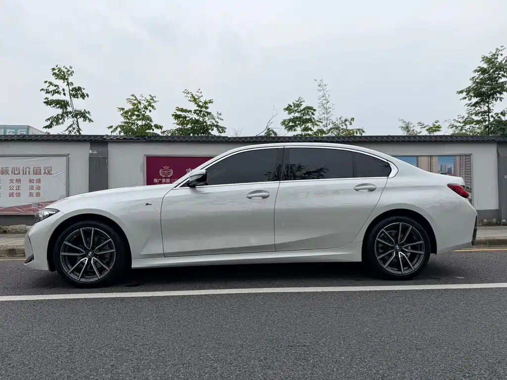 BMW 3 Series 2023