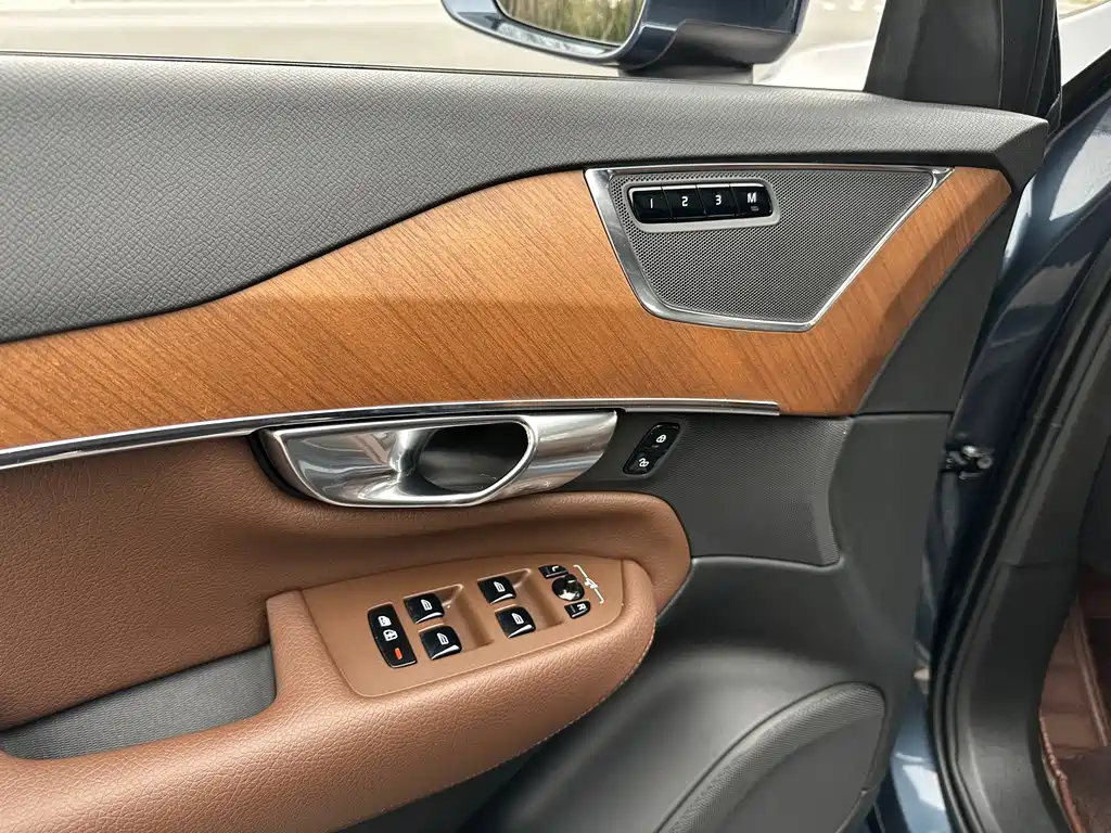 Volvo XC90 2021 — фото 15